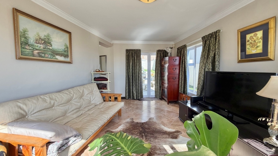 5 Bedroom Property for Sale in Mountainside Western Cape